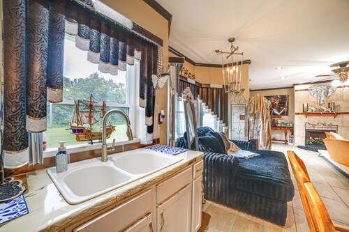 2BR Unit Near Indiana Dunes: 1 Hr to Chicago!