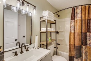 House (3 Bedrooms) | Interior - 4 Mi to Dtwn! 'carolyn's Cottage' in Decatur (Decatur)