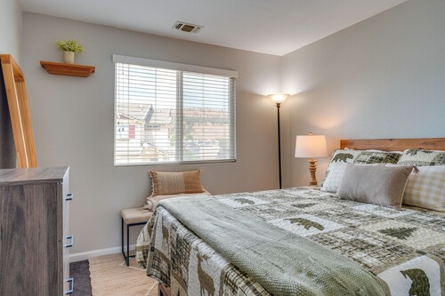 Sierra Foothills Retreat With Public Lake Access