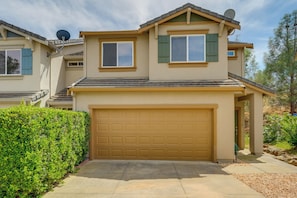 Apartment (3 Bedrooms) | Front of property