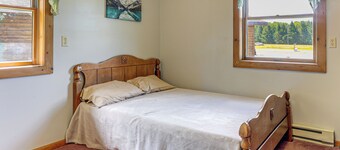 Family Fun! Bliss Studio w/ Lake & Trail Access