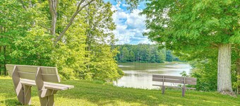Family Fun! Bliss Studio w/ Lake & Trail Access