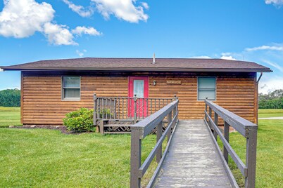 Family Fun! Bliss Studio w/ Lake & Trail Access