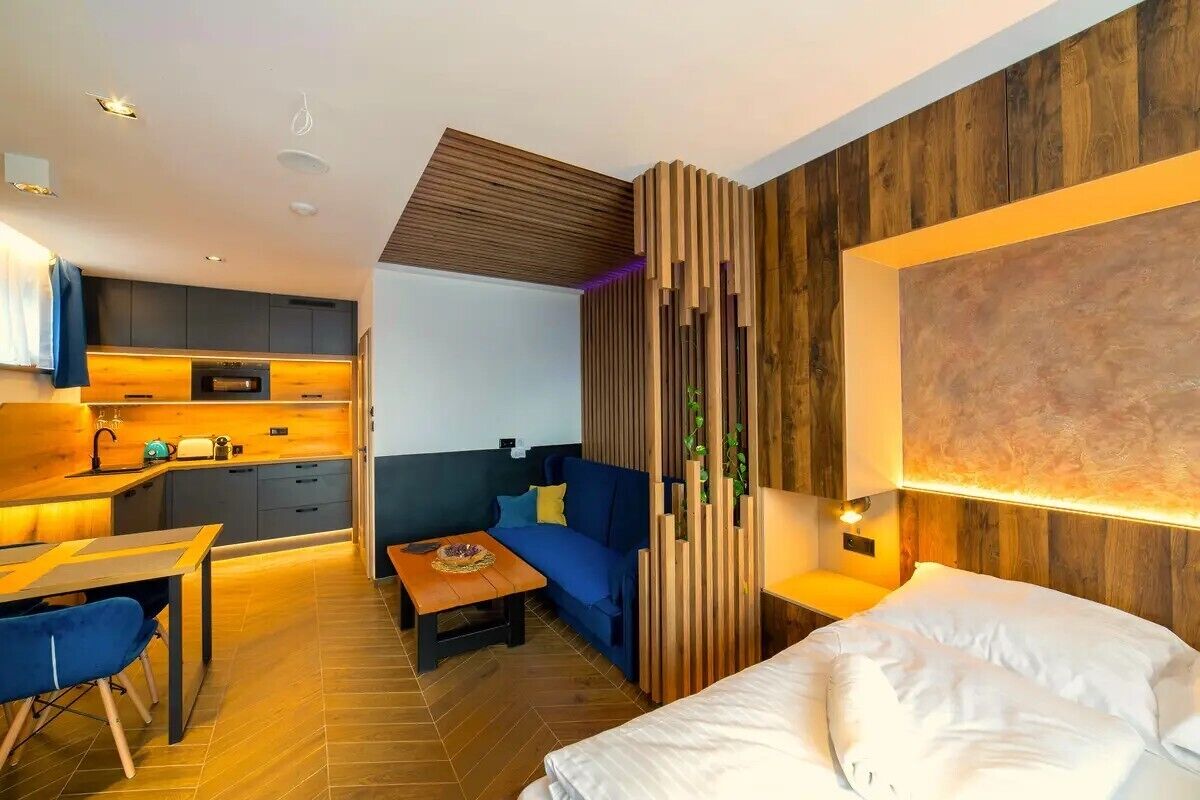 5 bedrooms, iron/ironing board, travel crib, internet