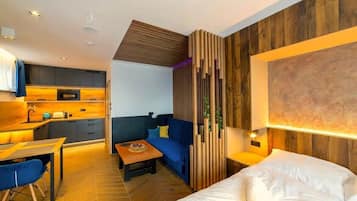 5 bedrooms, iron/ironing board, travel crib, internet