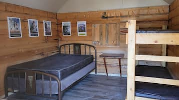 Cabaña estándar, 1 habitación, se aceptan mascotas, vista al río | Wifi gratis y ropa de cama