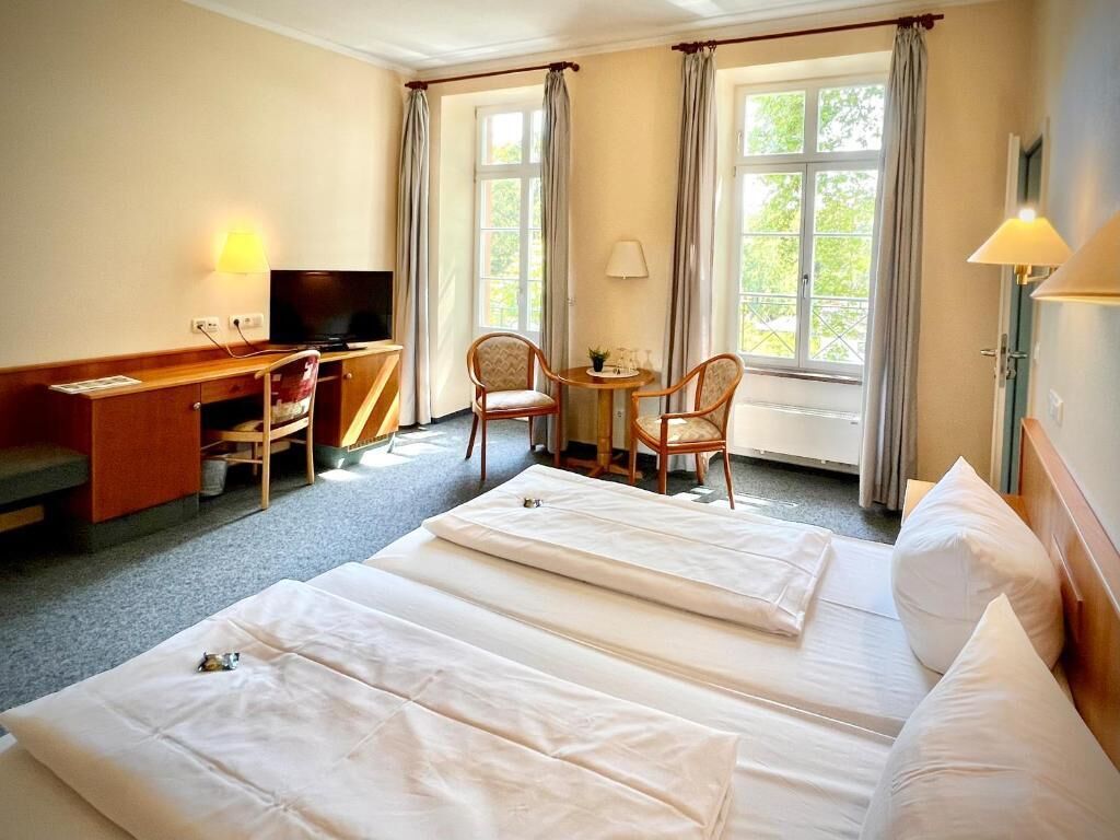 Superior-Doppelzimmer, Parkblick | Zimmersafe, Schreibtisch, laptopgeeigneter Arbeitsplatz