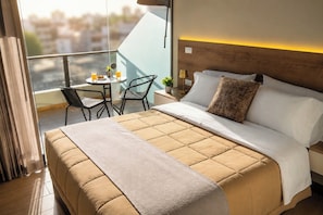 Superior Twin Room, Balcony, City View | Wi-fi percuma 