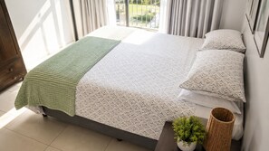 Room - Lovely 1-bedroom apartment in Waterfall Midrand. (Waterfall, Midrand)