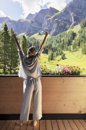 Habitación doble Deluxe, balcón, vista a la montaña | Vista a la montaña