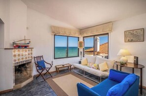 Living area - Vrbo Property (Lagos)
