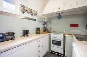 Private kitchen - Vrbo Property (Lagos)