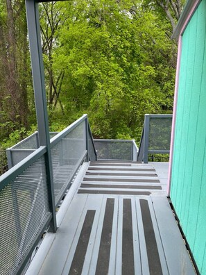 A wooden staircase leading up to a green building with metal railings. - 2 Lakefront Luxury Homes, Private Dock & Firepit (Quinlan)