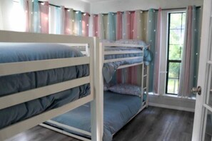A bunk bed room with a window and curtains. - 2 Lakefront Luxury Homes, Private Dock & Firepit (Quinlan)