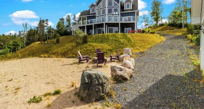 Where unforgettable weekends begin. Gather with family and friends in this spacious waterfront Lake house featuring a hot tub, stunning sunset views, and room for everyone to reconnect and celebrate.
