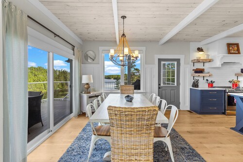Where unforgettable weekends begin. Gather with family and friends in this spacious waterfront Lake house featuring a hot tub, stunning sunset views, and room for everyone to reconnect and celebrate.