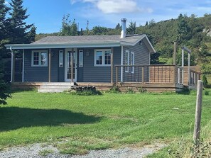 Exterior - Escape to The Blue Bird – a cozy 2-bedroom cottage with hot tub and partial ocean views! Just 5 mins from Carbonear & 15 mins to Salmon Cove Sands. (Flat Rocks)