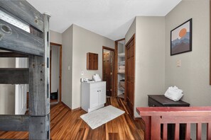 Interior - 4 bedroom mt retreat, mt views, 2 living rooms, large deck (Tabernash)