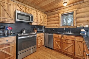 Private kitchen - Cabin in the woods, private HT, mt views in a secluded neighborhood. (Tabernash)
