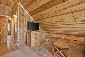 Interior - 604 GCR 8304 Cabin in the woods, private HT mt views in a secluded neighborhood (Tabernash)