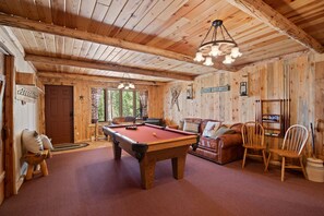 Games room - 604 GCR 8304 Cabin in the woods, private HT mt views in a secluded neighborhood (Tabernash)