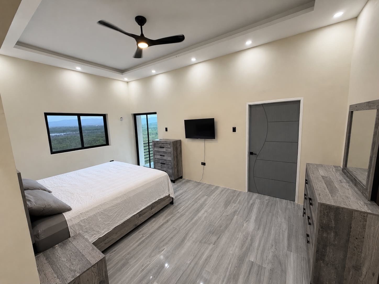 2 quartos, ferros/tábuas de passar roupa, Wi-Fi, roupa de cama