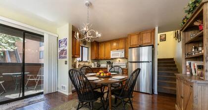 Cozy 1BR Tahoe Donner condo with fireplace, WiFi, balcony, and resort access.