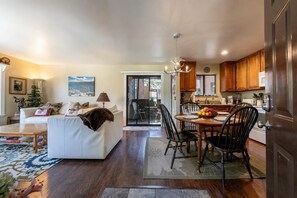 Smart TV, fireplace, DVD player, books