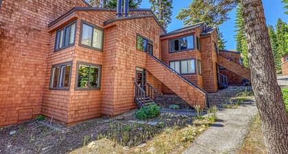 Cozy 1BR Tahoe Donner condo with fireplace, WiFi, balcony, and resort access.