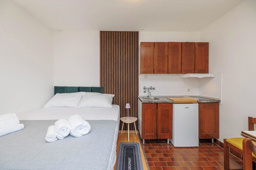 Room-charming Studio Retreat in Malinska