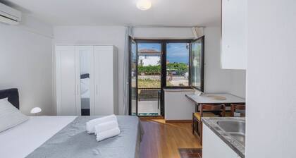 Room-studio-apartment in Malinska Close