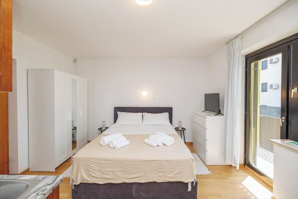 Room - Room-charming Studio Retreat in Malinska (Malinska-Dubasnica)