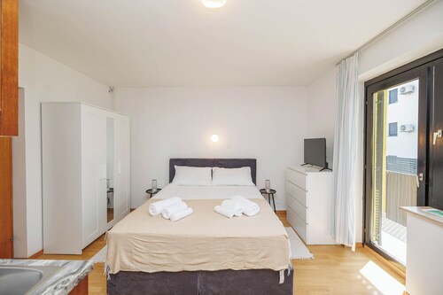 Room-charming Studio Retreat in Malinska
