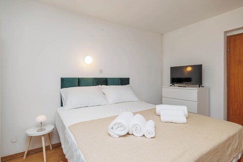 Room-charming Studio in Malinska