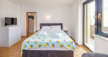 Room-charming Studio Rental With Garden