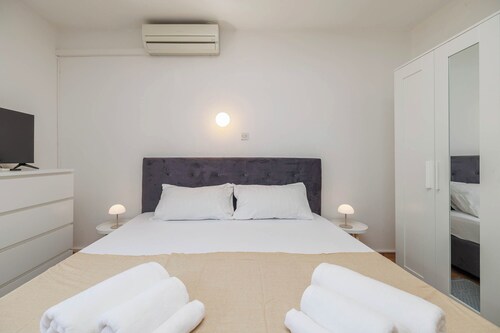 Room-cozy Studio Retreat in Malinska-dub