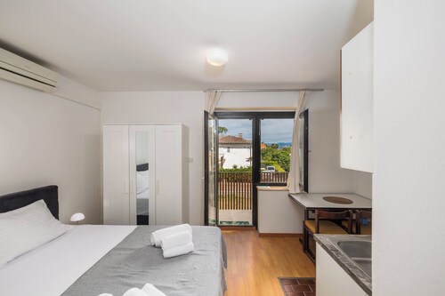 Room-charming Studio in Malinska Close t