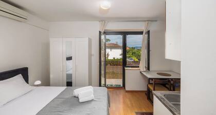 Room-charming Studio in Malinska Close t