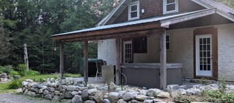 Sweet 3-bedroom house with AC in beautiful Wendell, MA