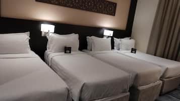 Quadruple Room | In-room safe, iron/ironing board, WiFi (free)