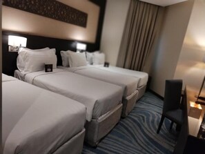 Quarto quádruplo | Cofres nos quartos, ferros/tábuas de passar roupa, Wi-Fi de cortesia