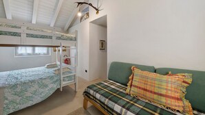 1 bedroom, WiFi, bed sheets - Holiday Home 'Agnese' with Lake View, Private Terrace and Wi-Fi (Pradello)