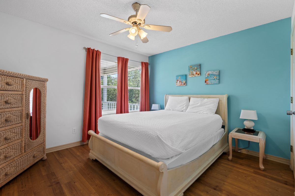 3 bedrooms, iron/ironing board, bed sheets