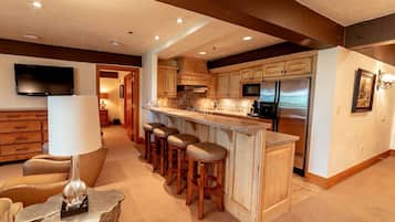 Suite, 2 Bedrooms | Interior