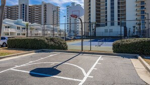 Condo, 1 quarto | Campo esportivo