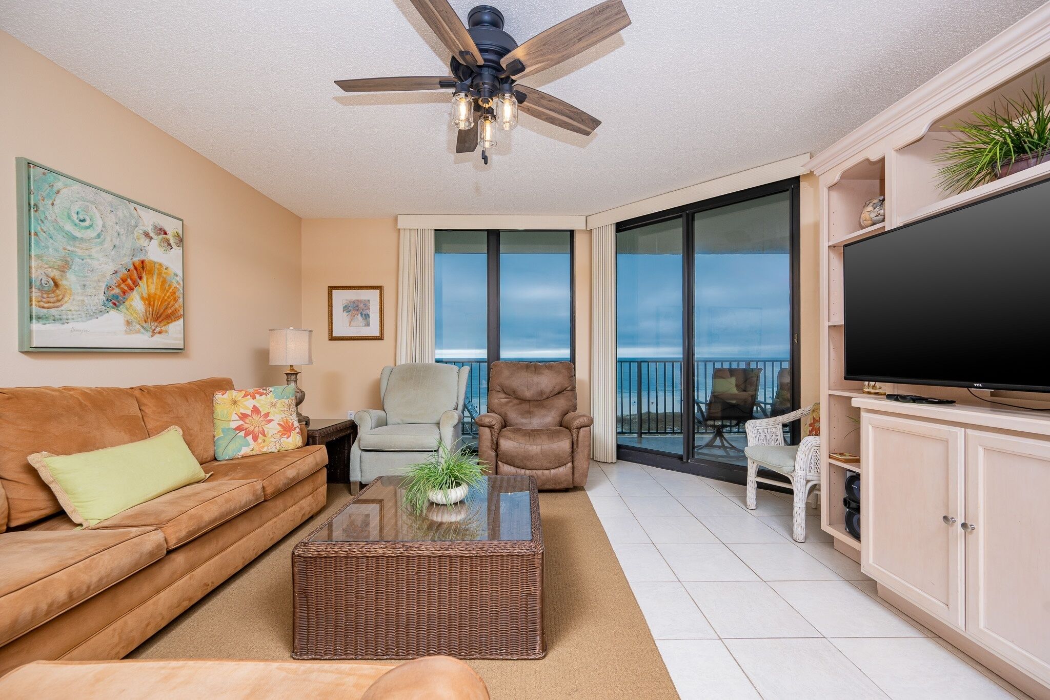 Condo, 3 Bedrooms | Living area