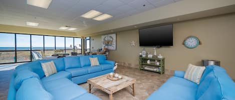 Condo, 3 Bedrooms | Living area