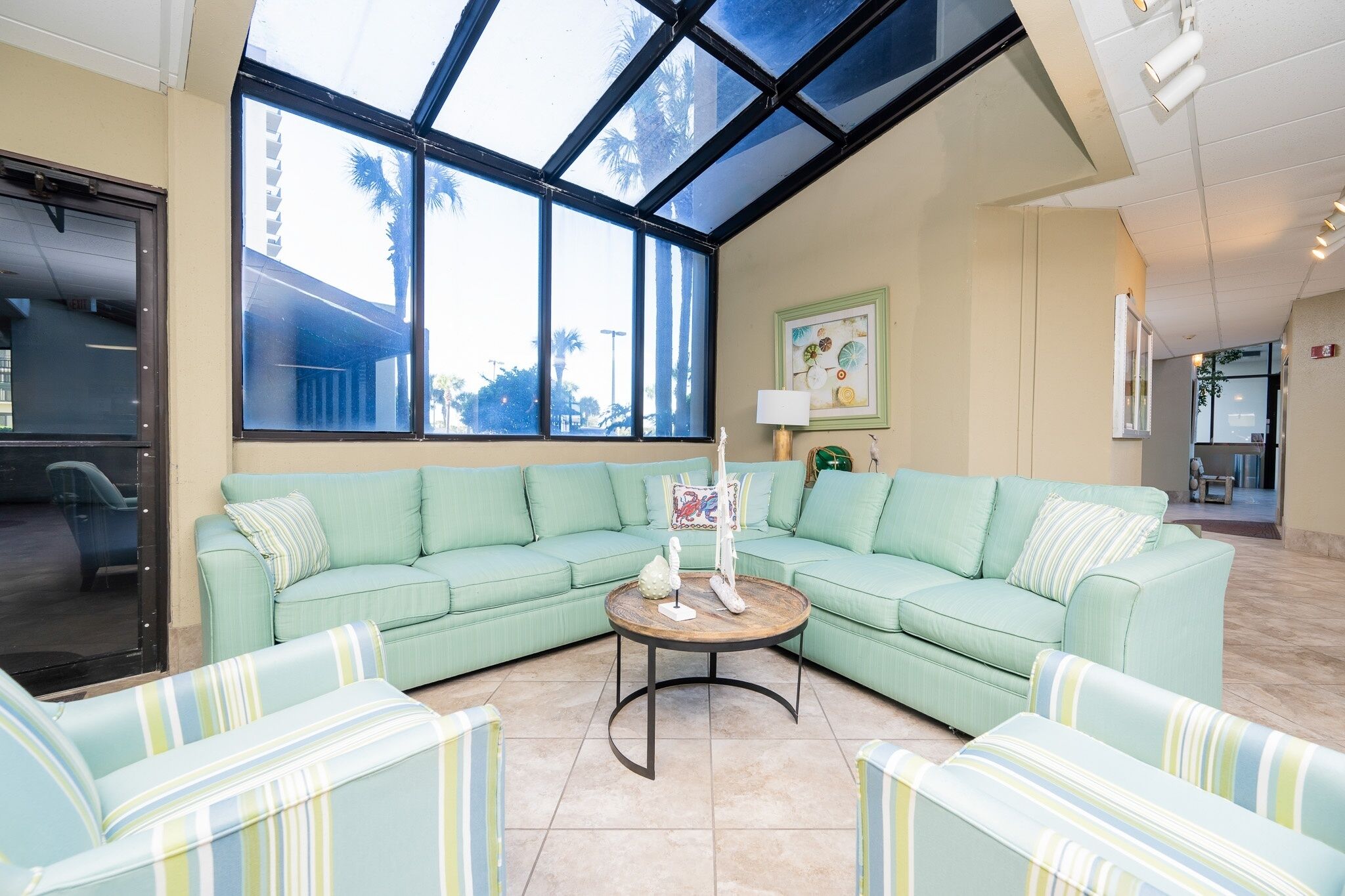 Condo, 2 Bedrooms | Living area