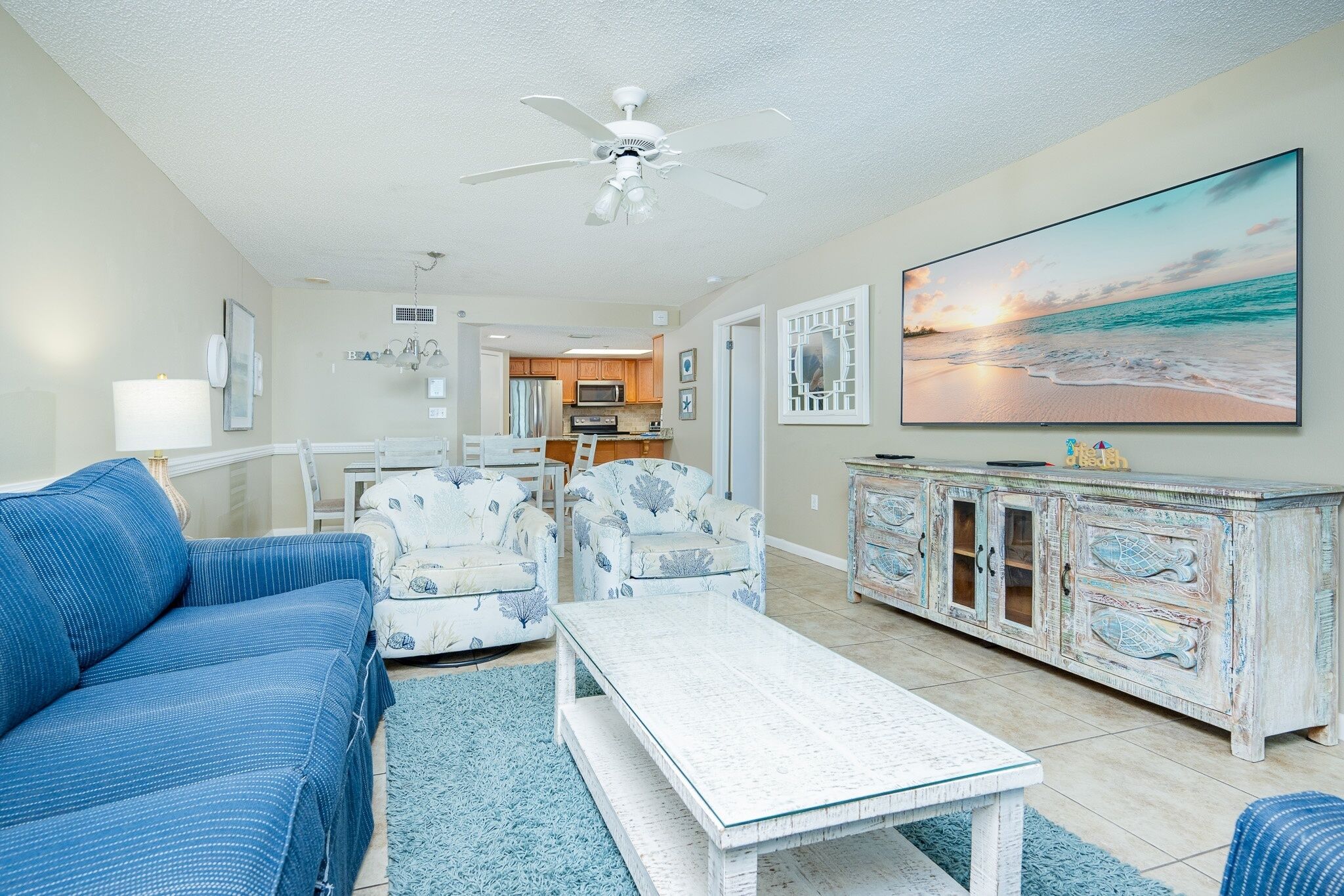 Condo, 2 Bedrooms | Living area