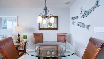 Condo, 2 Bedrooms | Dining